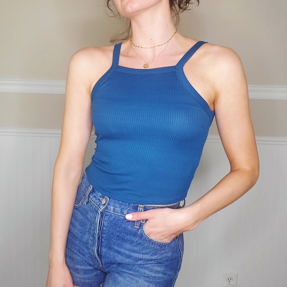 Iris Basic High Neck Crop Top